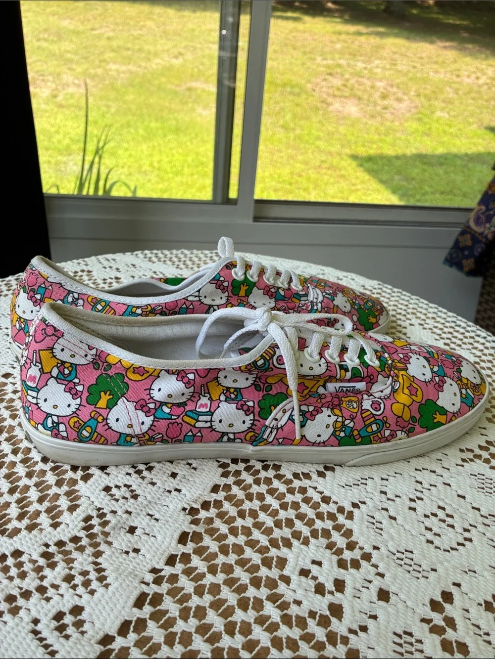 Vans x Hello Kitty Pink Patterned Low-Top Sneakers Women’s size 10